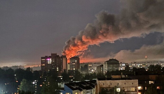 В Ярославле сгорел склад, где хранились топливо и газовое оборудование