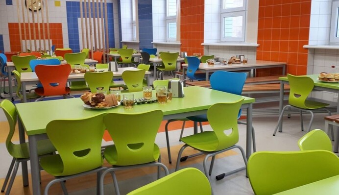 Парламент выделил средства на бесплатное питание для детей в начальной школе до конца года