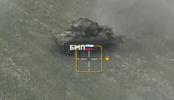 БМП давила своїх же: з'явилось відео втечі росіян з поля бою на Курщині