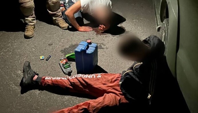 Сеть всколыхнула история о задержании и отправке на фронт двух поджигателей автомобилей ВСУ