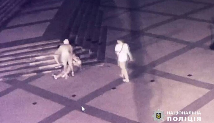 Возле станции метро в Киеве избили и ограбили подростков