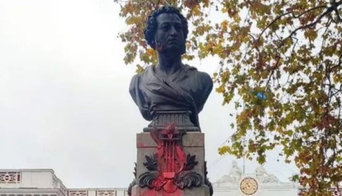 Відомий український поет оскандалився заявою про пам'ятник Пушкіну в Одесі