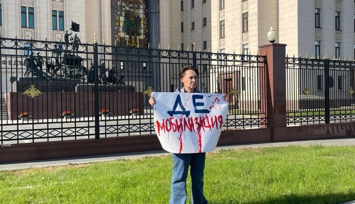 У Москві до будівлі міноборони прийшли родичі окупантів, вимагаючи повернути їх з України додому