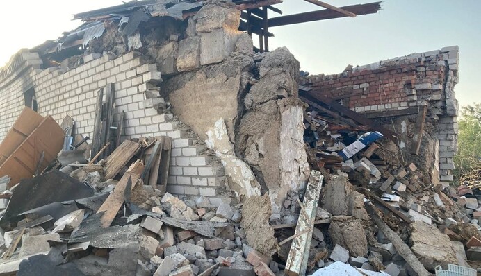 Сеть всколыхнуло видео с женщиной возле разрушенного дома в Кривом Роге