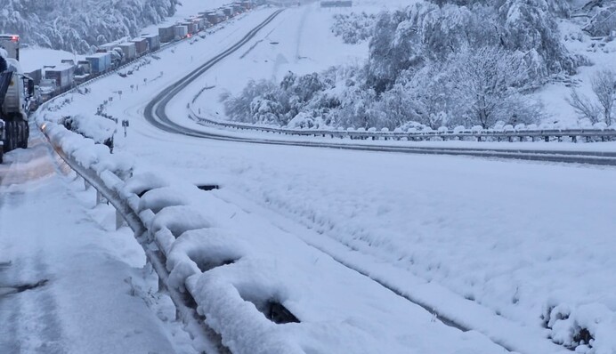 Юг Африки засыпало снегом – сугробы местами до 2 метров