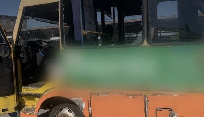 В пригороде Херсона российский дрон атаковал автобус с людьми