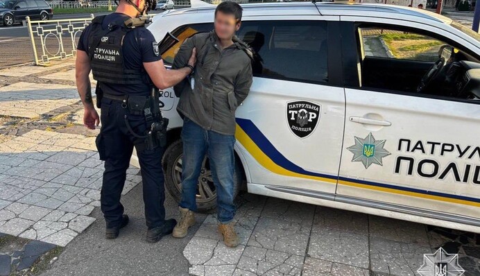 В Ужгороде мужчина бросил гранату из окна собственной квартиры