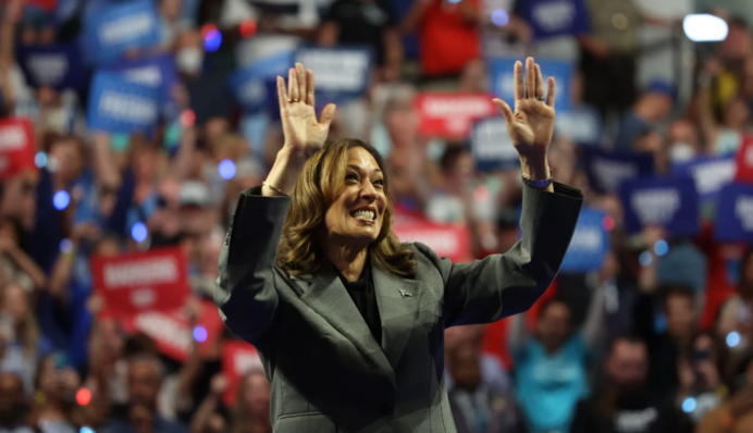 «Это явный сдвиг»: расположенность избирателей к Харрис растет