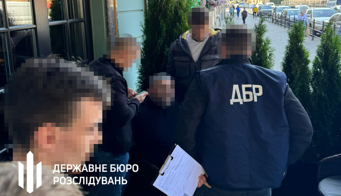 Посадовець Мінюсту за хабарі дозволяв підприємцям безкоштовно використовувати ув'язнених на виробництві