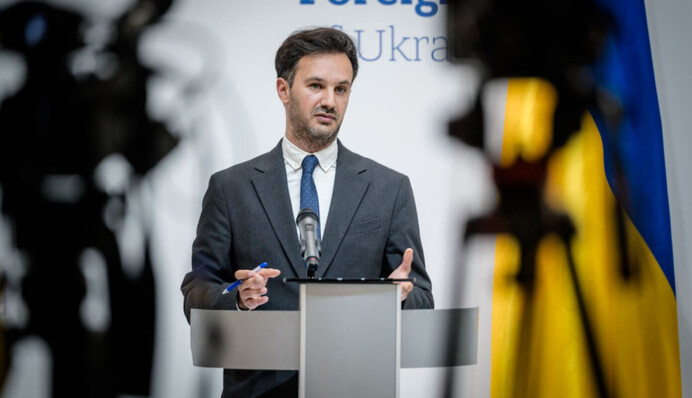 Спикер МИД добавил эмоциональных слов к скандалу вокруг Алины Гросу