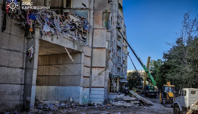 У Харкові може обвалитись розбомблена багатоповерхівка - у мережі показали відео