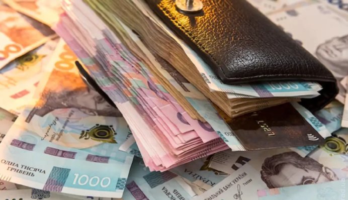 Минфин обнародовал зарплаты чиновников: кто получает 223 тыс. грн