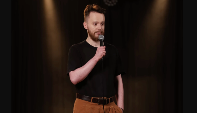 Стендап-комик Стенюк извинился за шутку о мусульманах