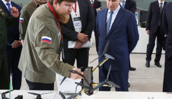 Західна розвідка дізналась про секретний проєкт РФ бойових дронів у Китаї