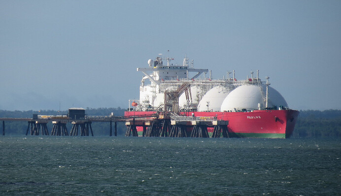 Британия распространила санкции на суда и компании российского сектора СПГ
