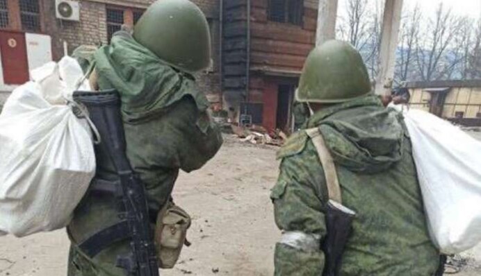 Разлагаются целые воинские части: украинский журналист высказался про беспредел в армии РФ