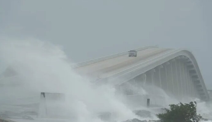 На США обрушився найсильніший з 19 століття ураган - евакуювали понад 70 тисяч людей