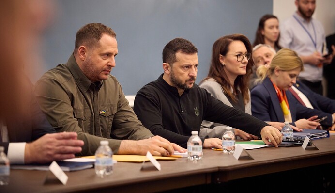 Украинцам пообещали показать план победы Зеленского