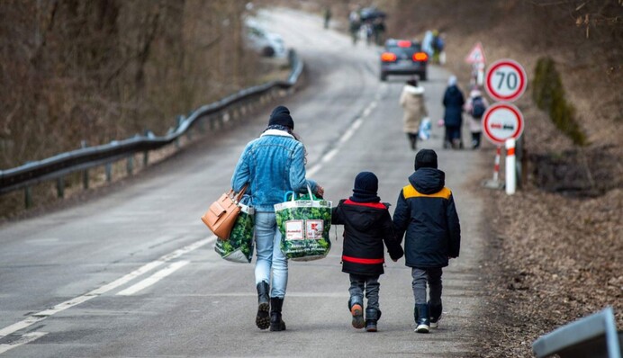 Россияне переселяют украинцев из ВОТ в РФ под видом эвакуации