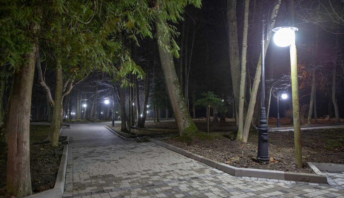 Правительство отменило ограничения на освещение улиц и парков
