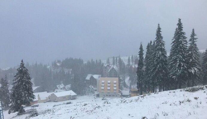 Карпаты в последний день сентября замело снегом