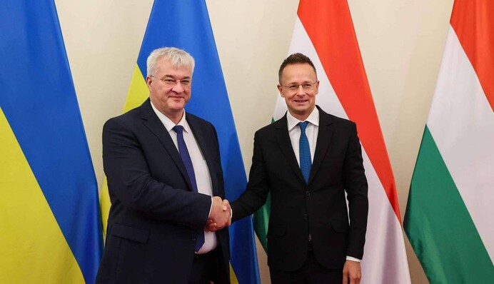 Угорці захищають Україну на фронті, - Сибіга