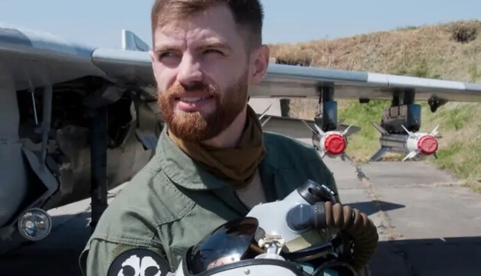 Девушка погибшего пилота Джуса со слезами отреагировала на присвоение ему Героя Украины