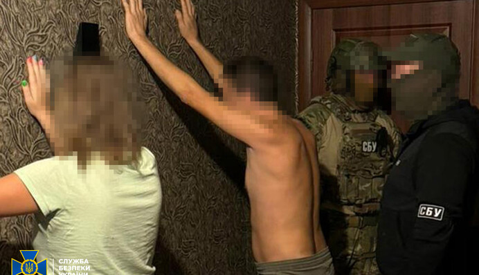 В Дніпрі затримали подружжя: передавали ворогу локації ППО та вчиняли підпали на залізниці