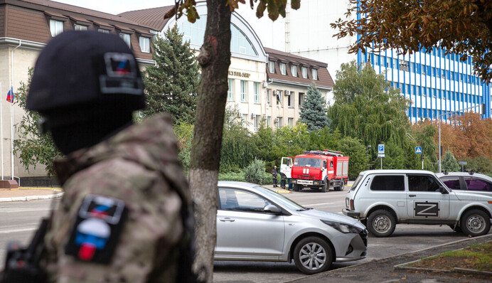 Оккупанты усилили проверки мужчин на ВОТ Луганщины - ОВА