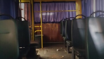 Атакують все, що рухається: у Херсоні росіяни скинули вибухівку на маршрутку