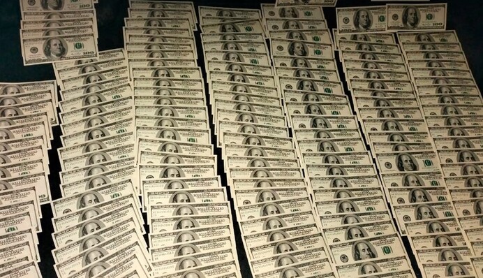 Мошенники активно сбывали поддельную валюту через пункты обмена