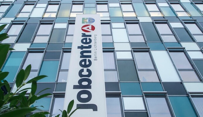 В Німеччині зменшать соцвиплати тим, хто не хоче працювати