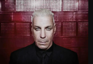 «Упал, как мешок»: бывший Лободы отчаянно прыгнул со сцены