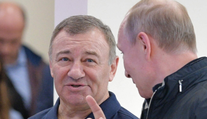 Наближені до Путіна олігархи захопили землю в Криму для стоянки яхт багатіїв