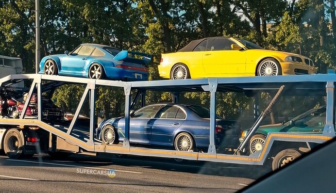 Привіт з 90-х: в Україні помітили раритетні спорткари BMW