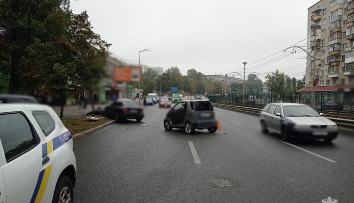 В Киеве произошло масштабное ДТП с участием шести авто