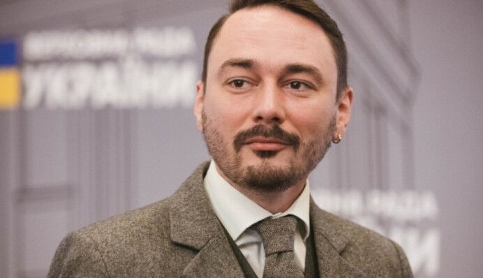 Жена-россиянка нардепа попала в сложную ситуацию