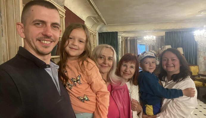 «З трепетом вимовляю вперше це слово з великої букви»: донька Фаріон показала неймовірні слова матері про зятя