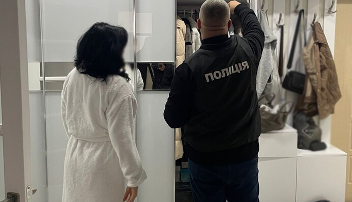 Помогала избежать мобилизации: полиция разоблачила схему врача из Житомира на более 4 млн грн