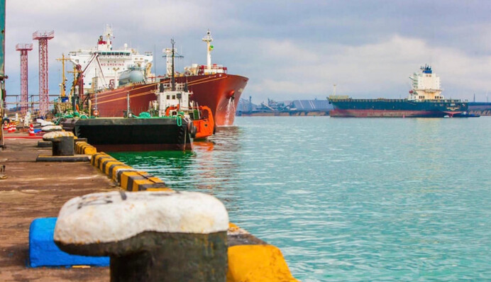 Россияне повредили гражданское судно с продовольственным грузом в порту Южный