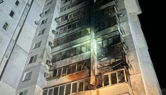 В Черноморске горел многоэтажный дом из-за атаки БПЛА