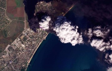 З'явились свіжі супутникові фото пожежі на нафтобазі у Феодосії