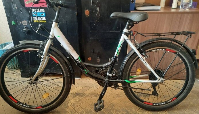 В Киеве мужчина украл велосипед ребенка, пока тот прятался в метро от обстрелов