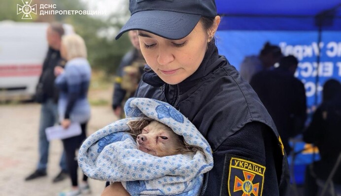 Росіяни влучили по пʼятиповерхівці у Кривому Розі