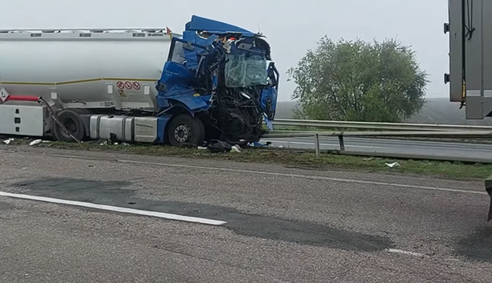 На дороге Киев - Одесса столкнулись грузовики: водителей предупредили об осложнении движения