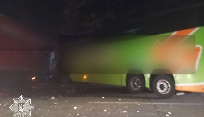 Возле Львова столкнулись автобус, грузовик и несколько легковых авто: что известно о погибших и раненых