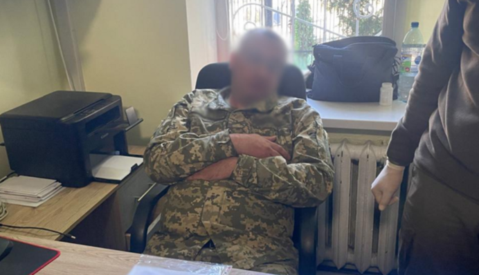 Посадовець РТЦК на Черкащині зі спільницею 