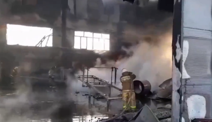 В Якутії заявили про пожежу на складі будматеріалів - лунала вторинна детонація