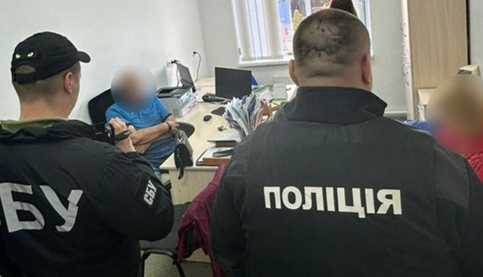 До 2 тис. доларів хабаря з ухилянта: поліція викрила групу медиків на Черкащині