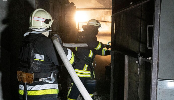 Через російський удар на промисловому об'єкті Тернопільщини сталася пожежа